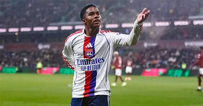 Màn đổi áo của Xuân Son và Endrick